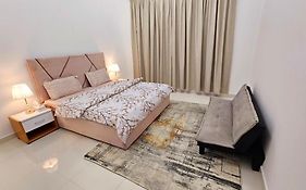 Deluxe Villa Rooms Near Dubai Airport